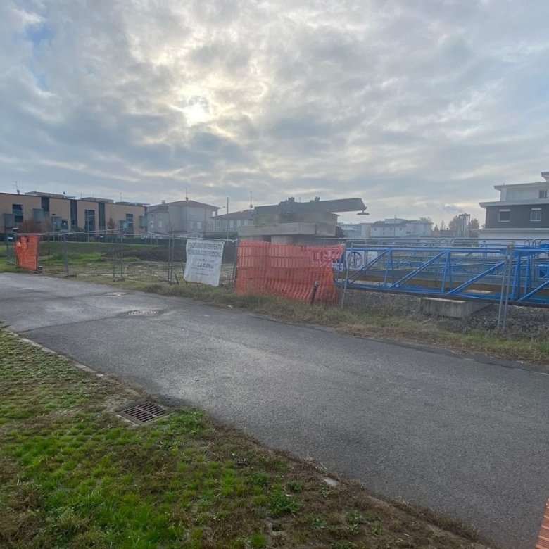 780